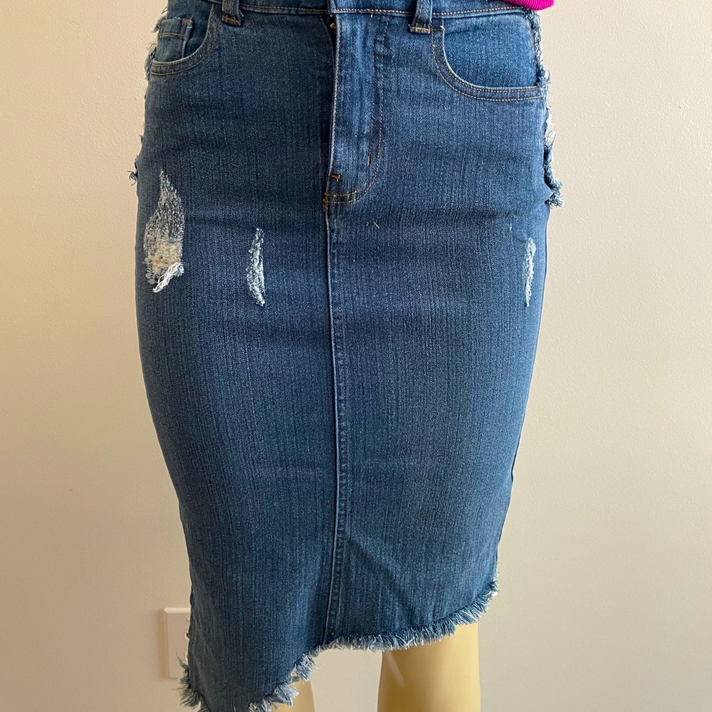 La Bijou SlimFit Skirt